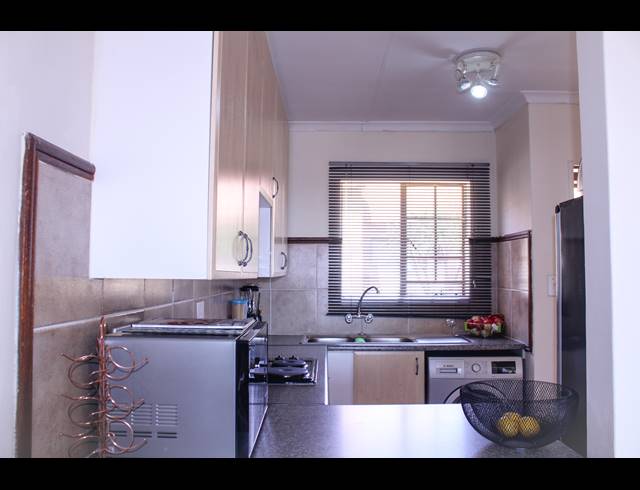 2 BEDROOM APARTMENT SOLD IN MOOIKLOOF RIDGE